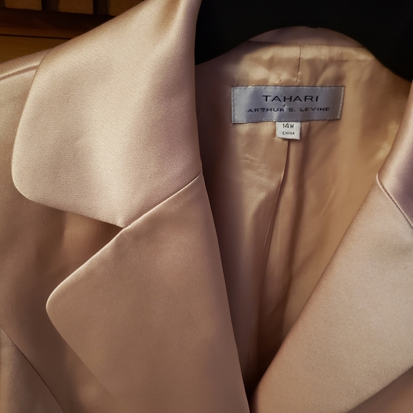 Womens tahari size 14w, very light pink jacket - Picture 3 of 5